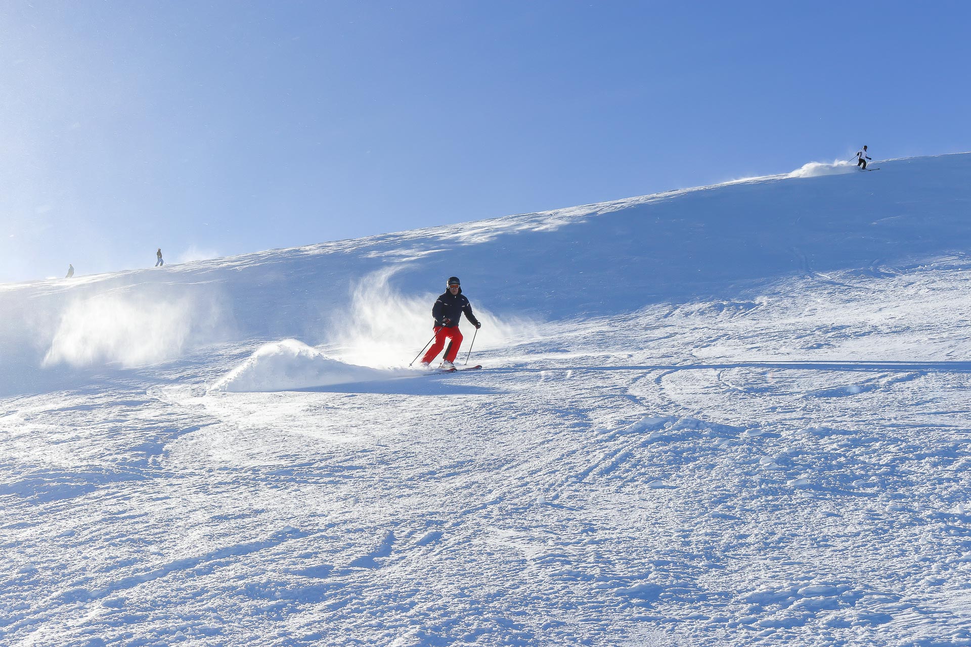 Geschichte des Skifahrens und historische Skiausrüstung