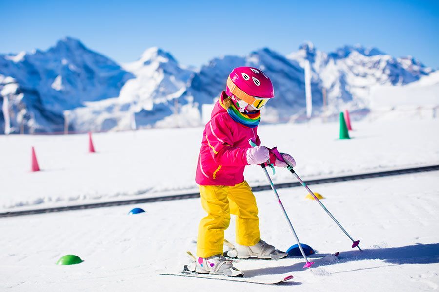 Kind beim Skifahren lernen